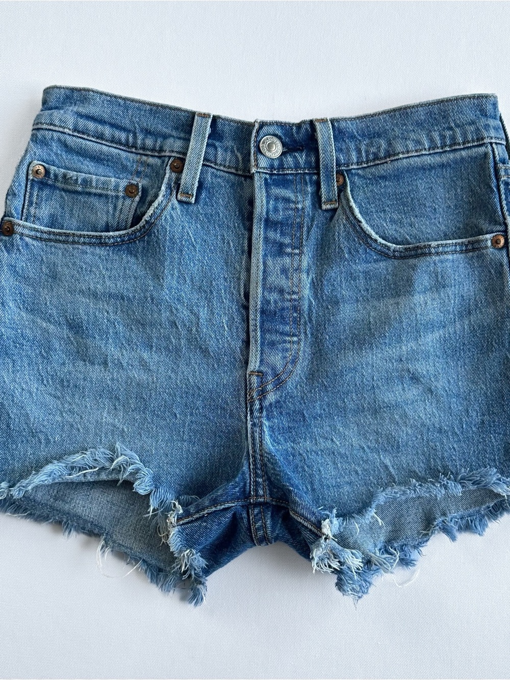 Levi’s 501 high rise blue denim shorts size 26 medium wash raw hem